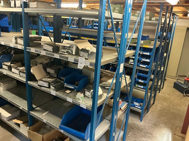 Partij elektrische onderdelen - afbeelding 1 van  29
