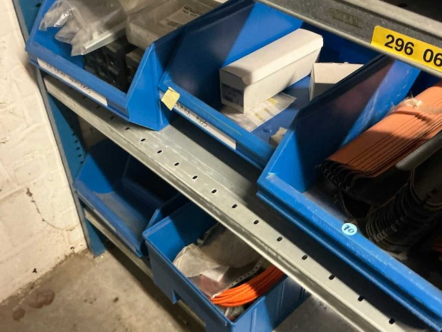 Partij elektrische onderdelen - afbeelding 22 van  29