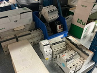 Partij elektrische onderdelen - afbeelding 23 van  29