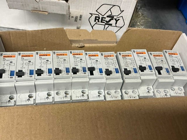 Partij elektrische onderdelen - afbeelding 27 van  29