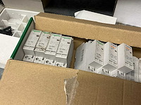 Partij elektrische onderdelen - afbeelding 28 van  29