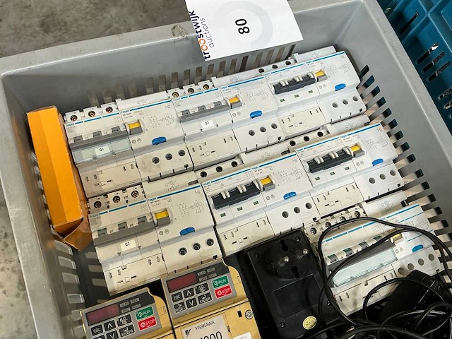 Partij elektrische onderdelen - afbeelding 2 van  6