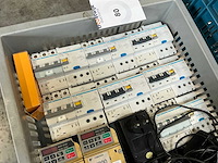 Partij elektrische onderdelen - afbeelding 2 van  6
