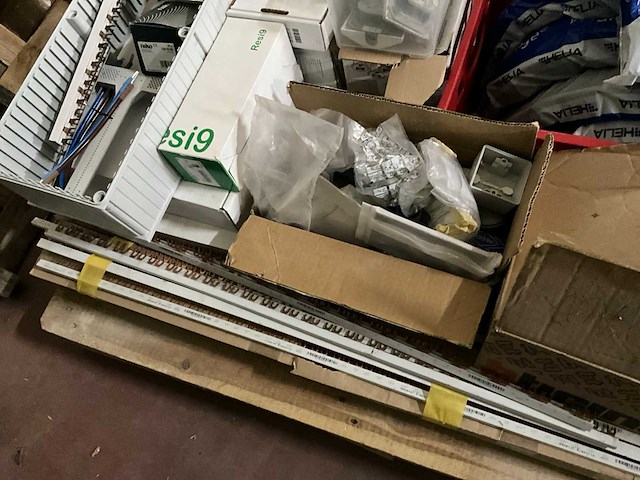 Partij elektrische onderdelen - afbeelding 22 van  36