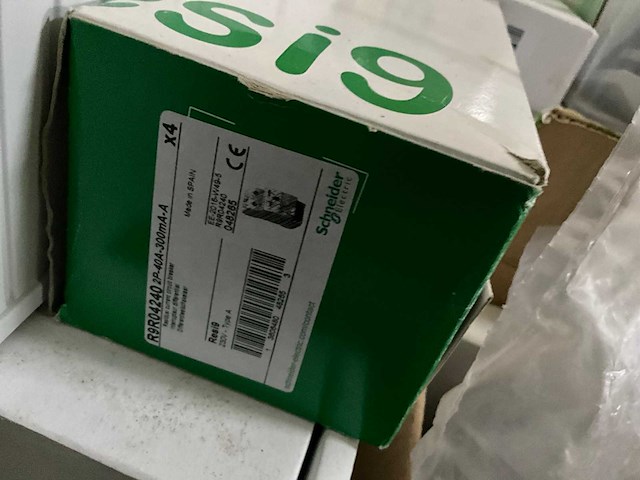 Partij elektrische onderdelen - afbeelding 27 van  36