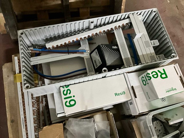 Partij elektrische onderdelen - afbeelding 26 van  36