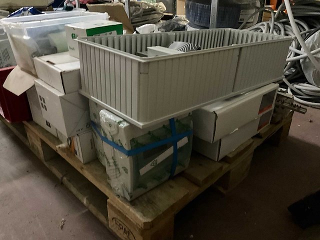 Partij elektrische onderdelen - afbeelding 28 van  36