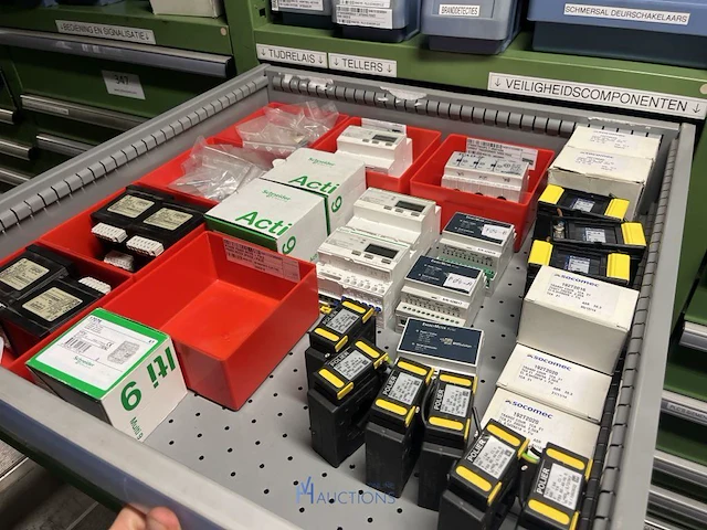 Partij elektrische veiligheidscomponenten - afbeelding 14 van  80
