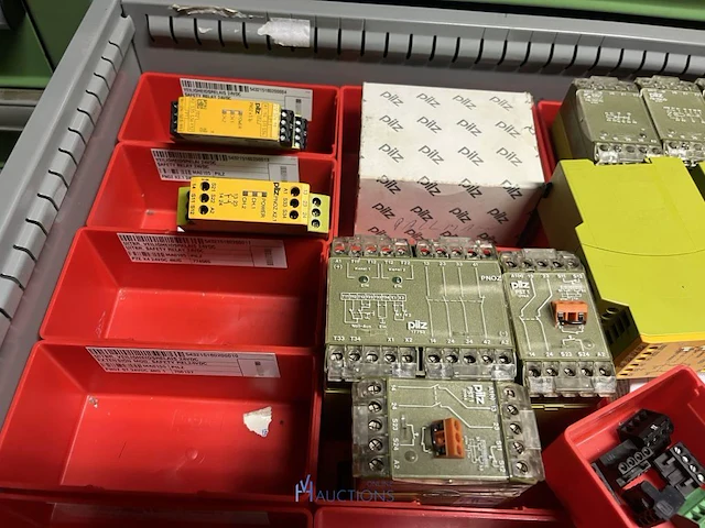 Partij elektrische veiligheidscomponenten - afbeelding 29 van  80