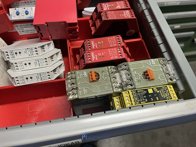 Partij elektrische veiligheidscomponenten - afbeelding 31 van  80