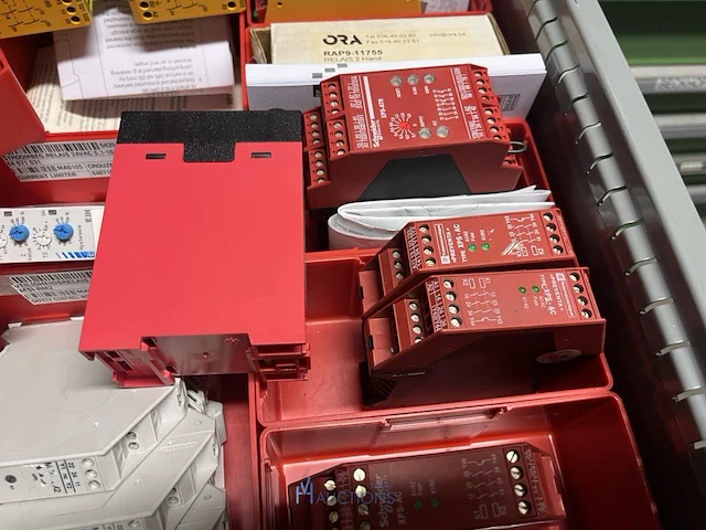 Partij elektrische veiligheidscomponenten - afbeelding 32 van  80
