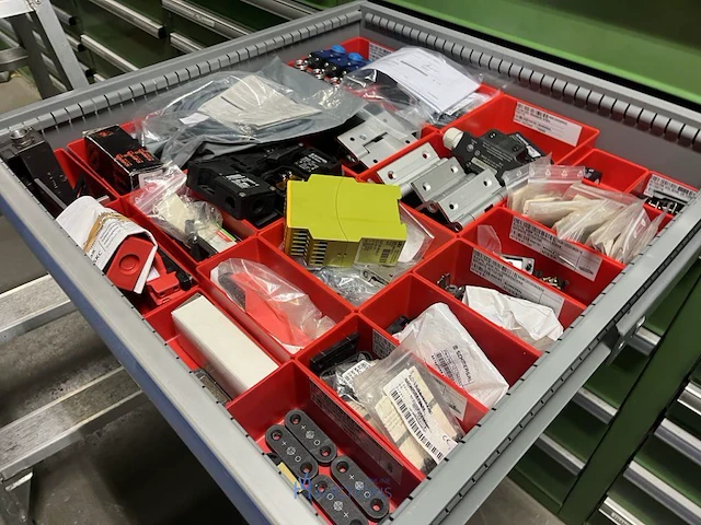 Partij elektrische veiligheidscomponenten - afbeelding 35 van  80