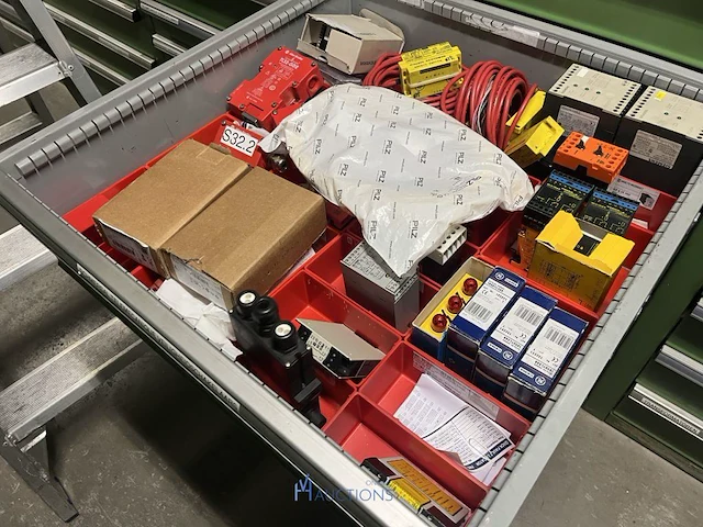 Partij elektrische veiligheidscomponenten - afbeelding 46 van  80