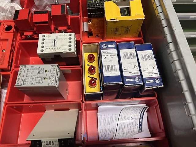 Partij elektrische veiligheidscomponenten - afbeelding 49 van  80