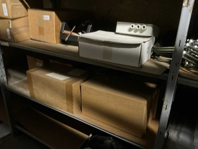 Partij elektro en installatietoebehoren voor wellnessinstallaties - afbeelding 30 van  33