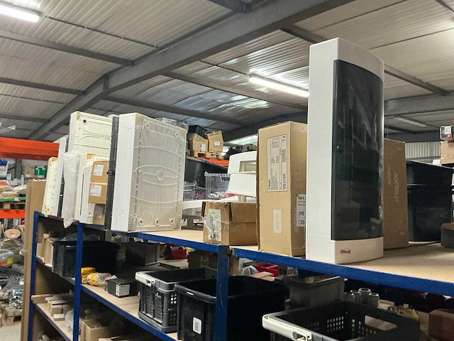 Partij elektro-technisch installatiemateriaal - afbeelding 2 van  10