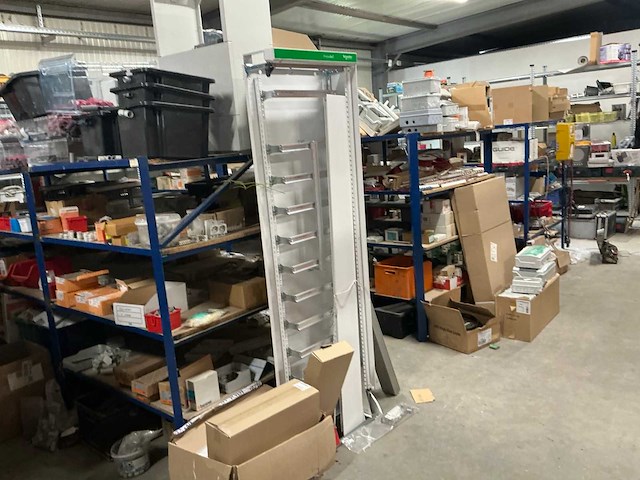 Partij elektro-technisch installatiemateriaal - afbeelding 1 van  10