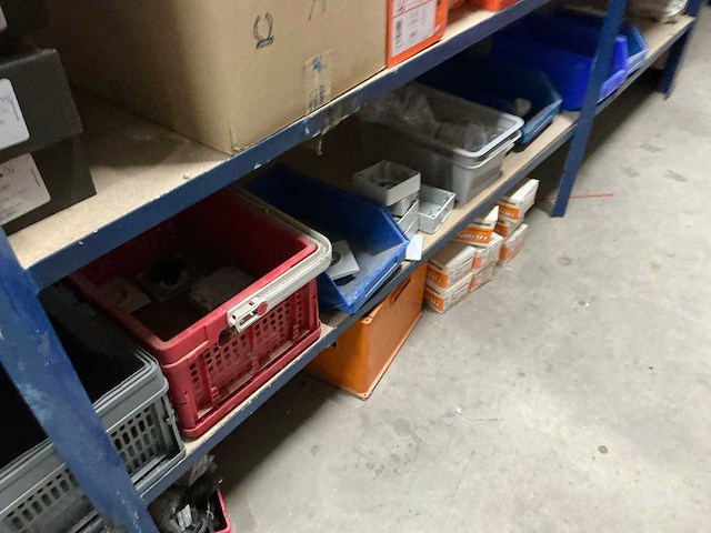 Partij elektro-technisch installatiemateriaal - afbeelding 1 van  8