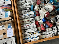Partij elektro-technische installatiemateriaal - afbeelding 3 van  7