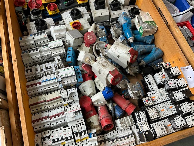 Partij elektro-technische installatiemateriaal - afbeelding 4 van  7