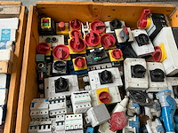 Partij elektro-technische installatiemateriaal - afbeelding 6 van  7