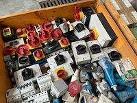 Partij elektro-technische installatiemateriaal - afbeelding 7 van  7