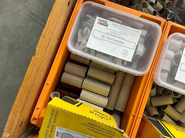 Partij elektro-technische installatiemateriaal - afbeelding 1 van  2