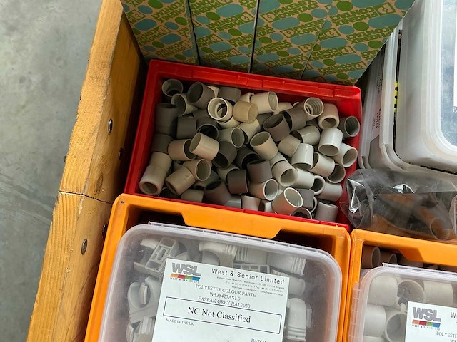 Partij elektro-technische installatiemateriaal - afbeelding 2 van  2