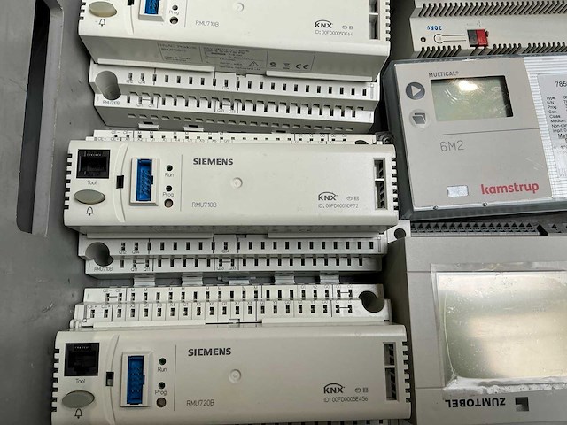 Partij elektro-technische onderdelen - afbeelding 2 van  4