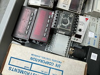 Partij elektro-technische onderdelen - afbeelding 1 van  2