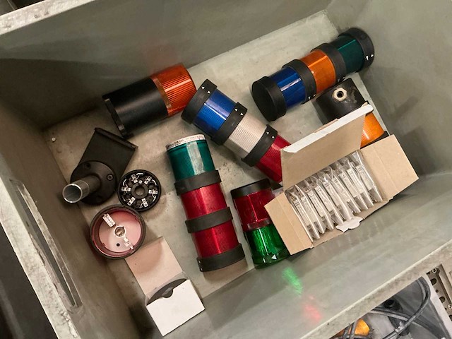 Partij elektro-technische spare parts - afbeelding 2 van  17