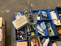 Partij elektro-technische spare parts - afbeelding 6 van  17