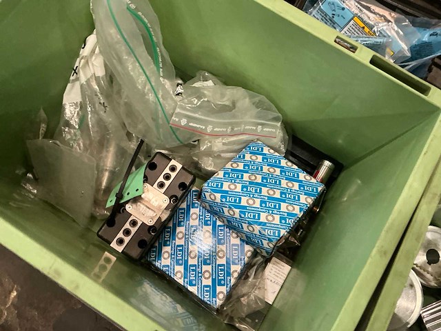 Partij elektro-technische spare parts - afbeelding 13 van  17