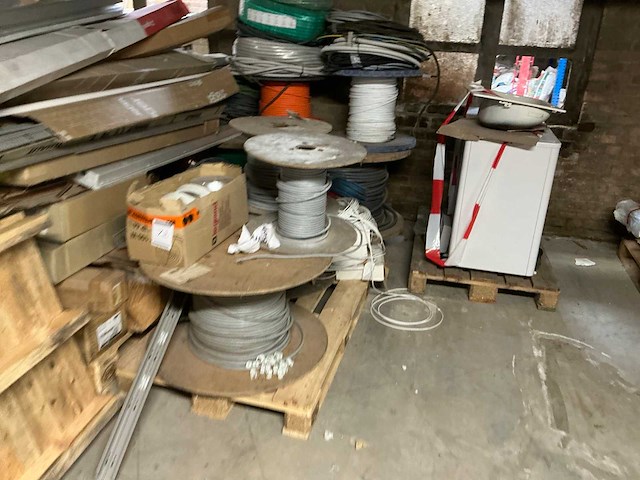 Partij elektrokabel en kabelgoten - afbeelding 2 van  8