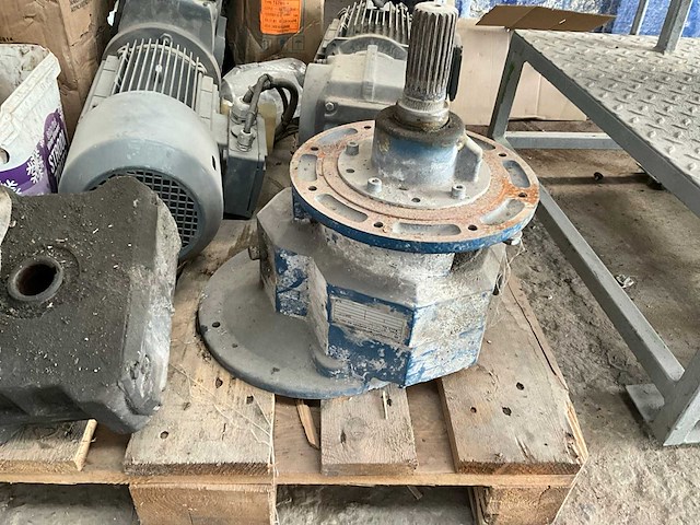 Partij elektromotoren en toebehoren - afbeelding 2 van  15