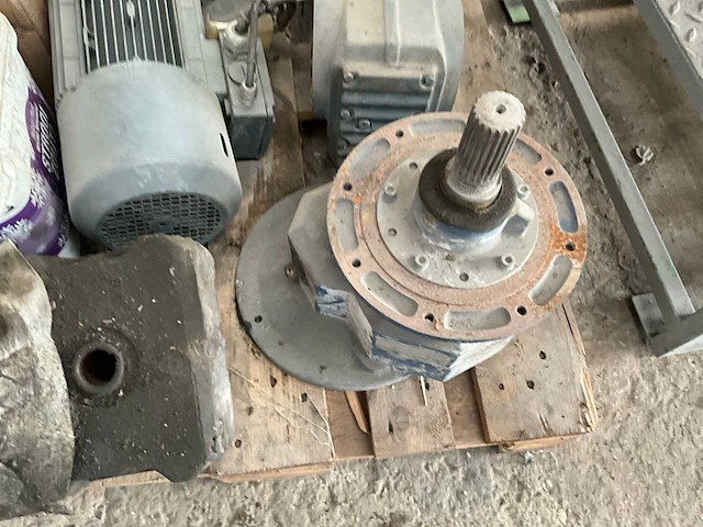 Partij elektromotoren en toebehoren - afbeelding 3 van  15