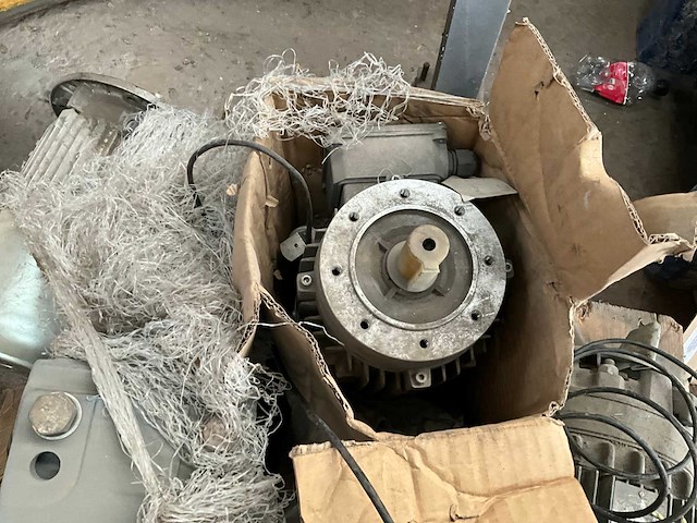 Partij elektromotoren en toebehoren - afbeelding 5 van  15