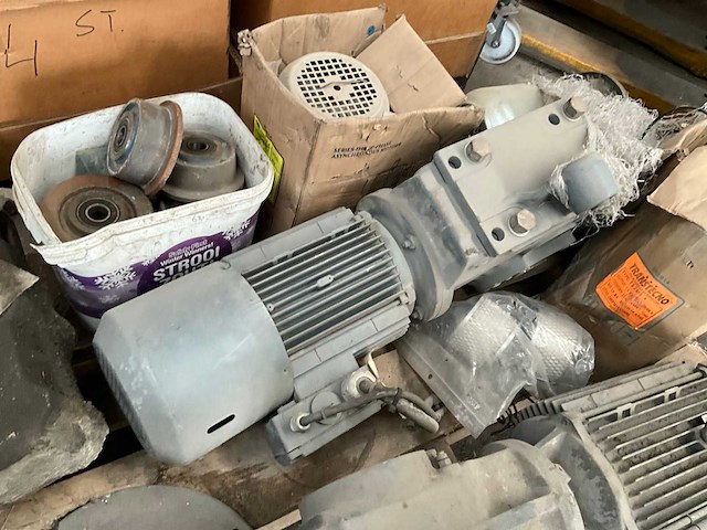 Partij elektromotoren en toebehoren - afbeelding 9 van  15