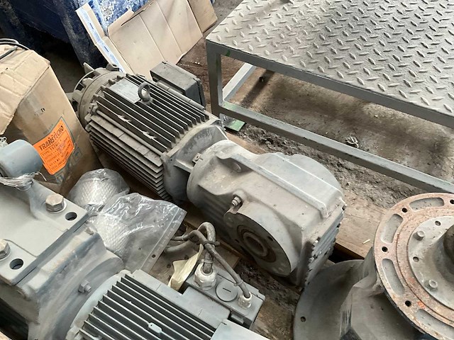 Partij elektromotoren en toebehoren - afbeelding 11 van  15