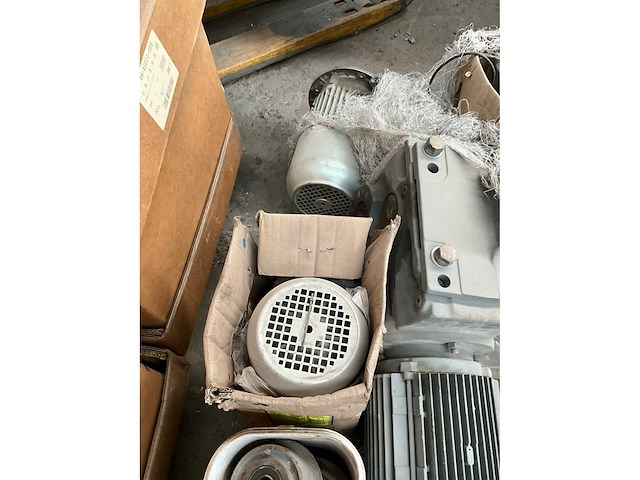 Partij elektromotoren en toebehoren - afbeelding 13 van  15