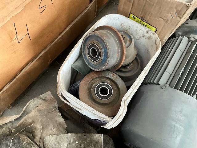 Partij elektromotoren en toebehoren - afbeelding 14 van  15