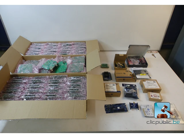Partij elektronische apparatuur - afbeelding 1 van  11
