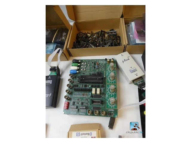Partij elektronische apparatuur - afbeelding 12 van  12