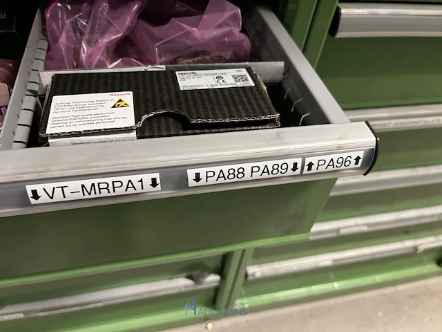Partij elektronische onderdelen engel - afbeelding 19 van  115