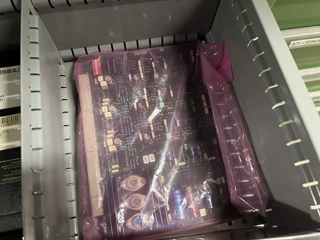 Partij elektronische onderdelen engel - afbeelding 23 van  115