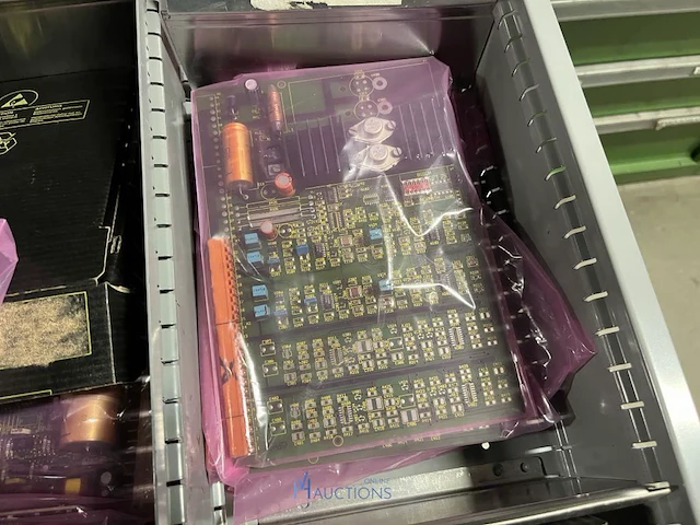 Partij elektronische onderdelen engel - afbeelding 25 van  115