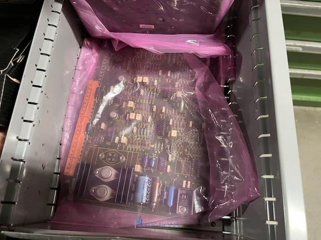 Partij elektronische onderdelen engel - afbeelding 27 van  115