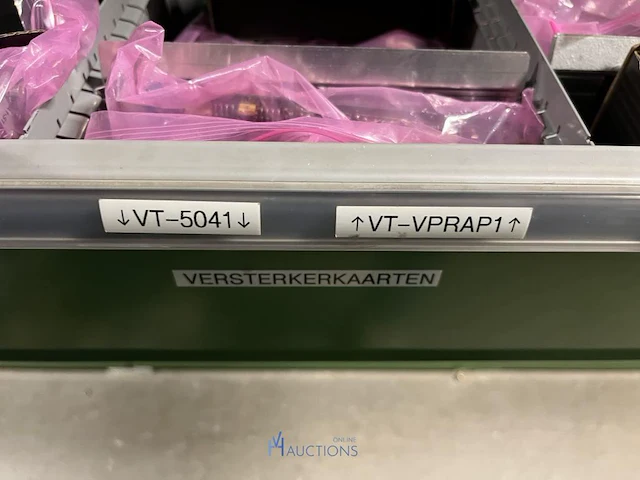 Partij elektronische onderdelen engel - afbeelding 31 van  115