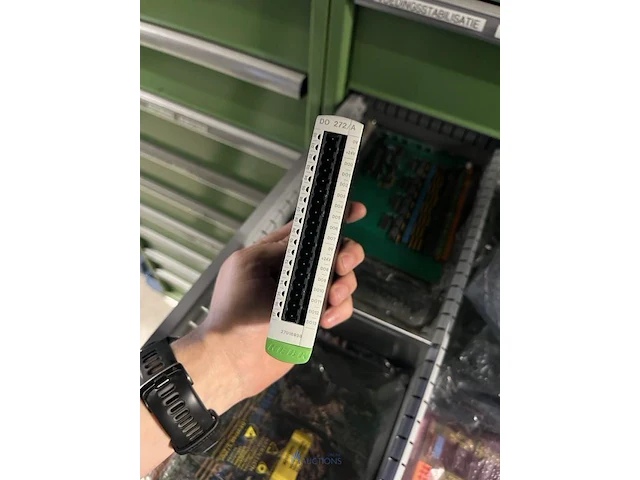 Partij elektronische onderdelen engel - afbeelding 100 van  115