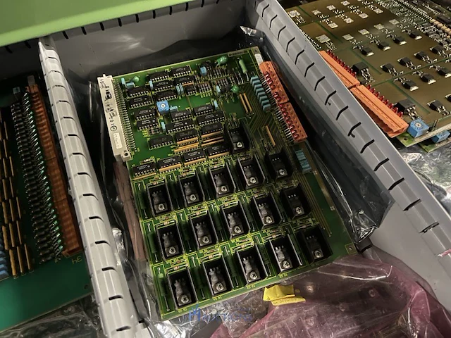 Partij elektronische onderdelen engel - afbeelding 104 van  115
